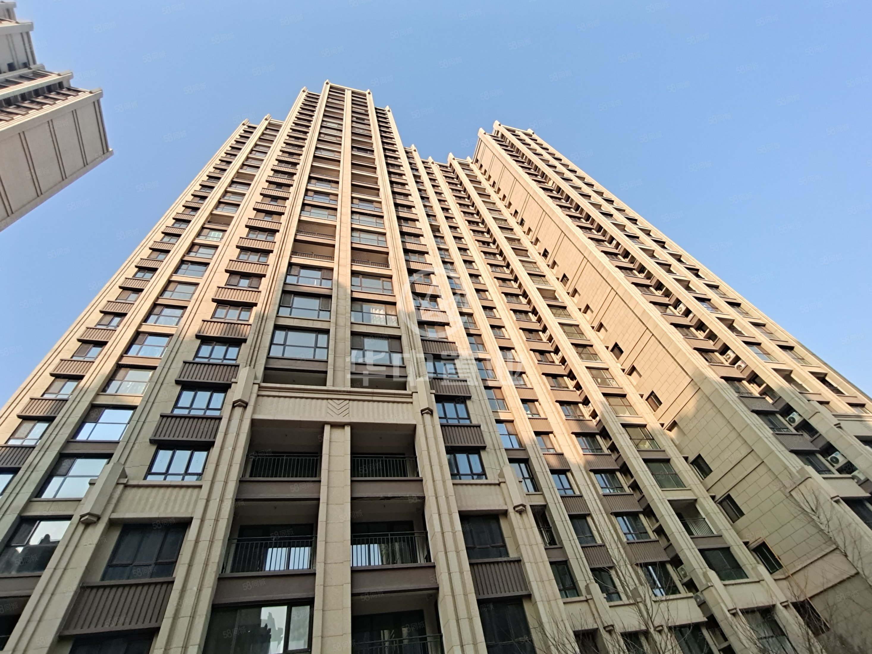 高铁站华融现代城业主急置换随时签约价格可议