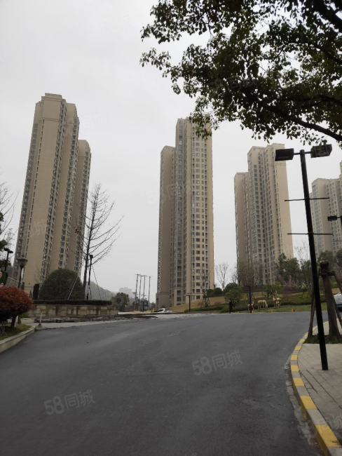 和昌国际城三期4室2厅2卫162㎡南北89.8万