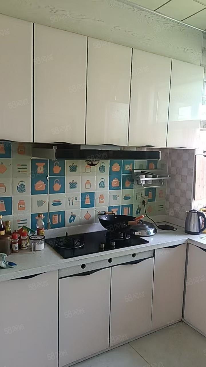 清华美郡3室2厅2卫118.55㎡南52万