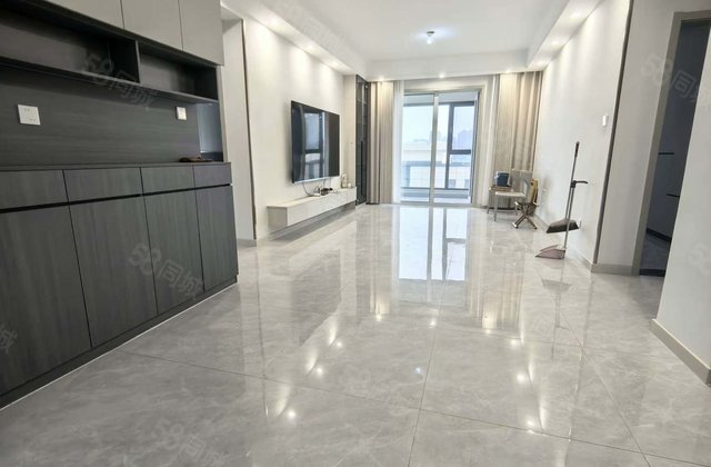 电梯洋房  精装三室双卫 双阳台  拎包入住 小公摊