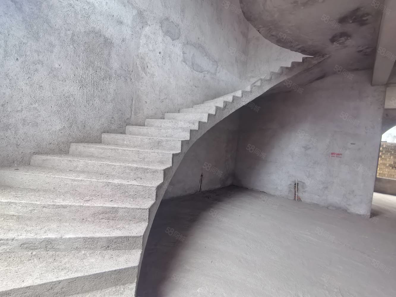 袁山西路别墅8室3厅3卫260㎡南北169万