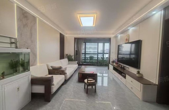 东昌湖，实验，文轩，昌润湖畔，电梯小高层精装修四室带车位送储