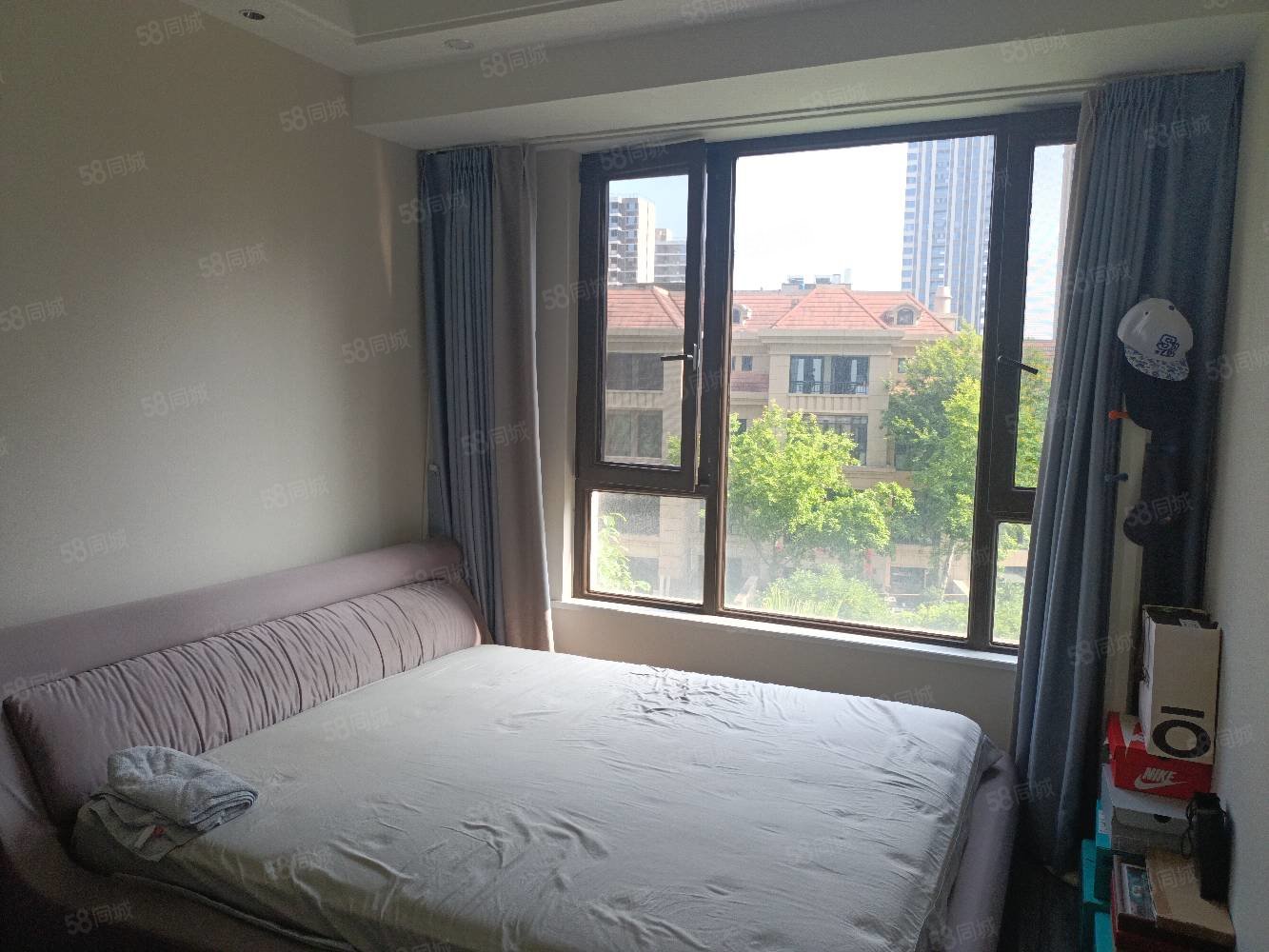 金马御龙城5室2厅3卫228㎡南北195万