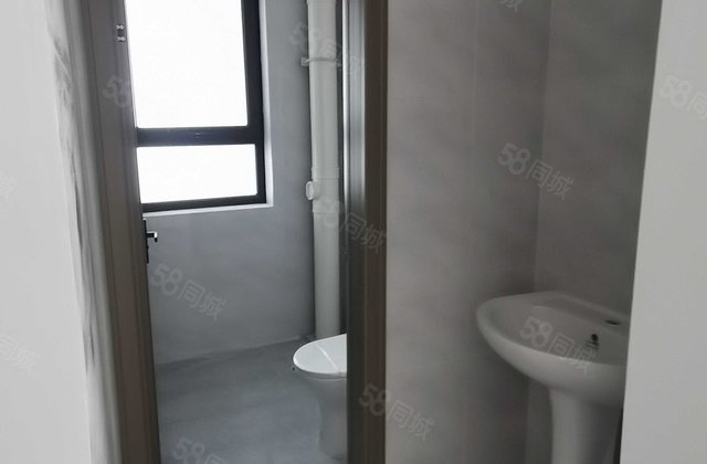 诚信出售 南北通风采光好 楼层好 双卫生间 送车位