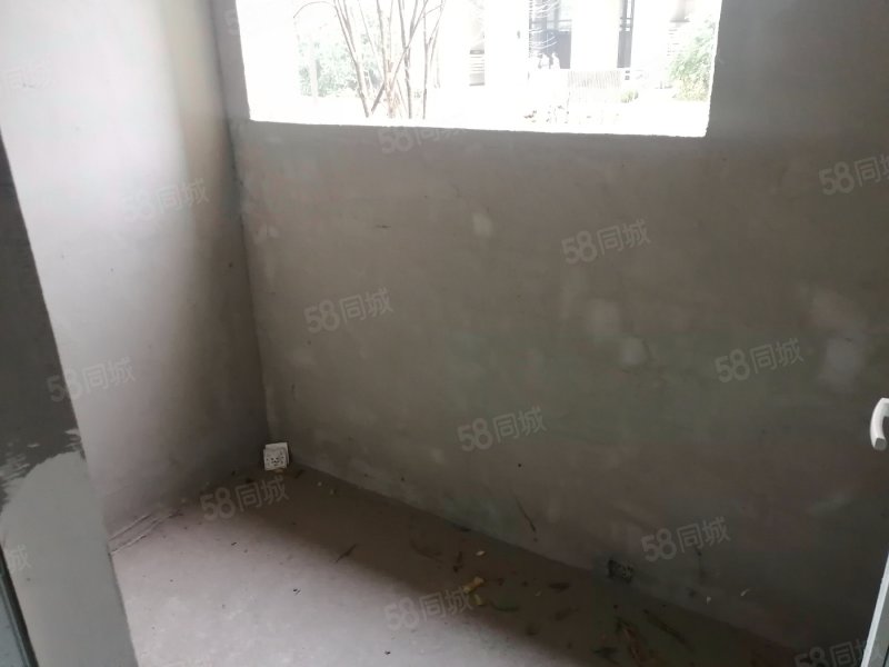 鸿府锦上3室2厅2卫94.86㎡西北116.5万