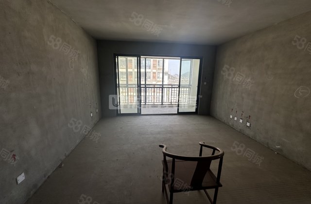 德天国际广场二期3室2厅136.9㎡62万二手房图片