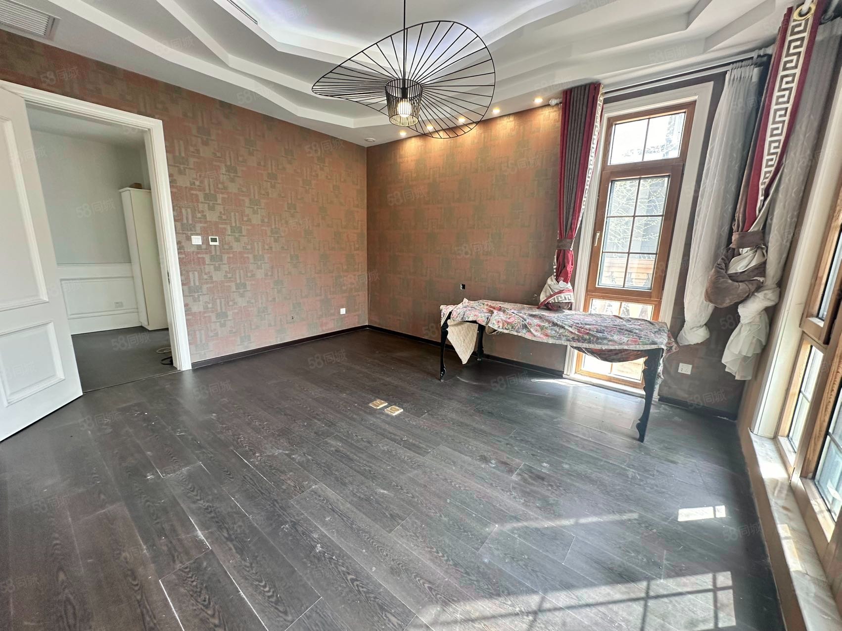 藍岸麗舍(別墅)8室3廳8衛(wèi)591.37㎡南北1380萬