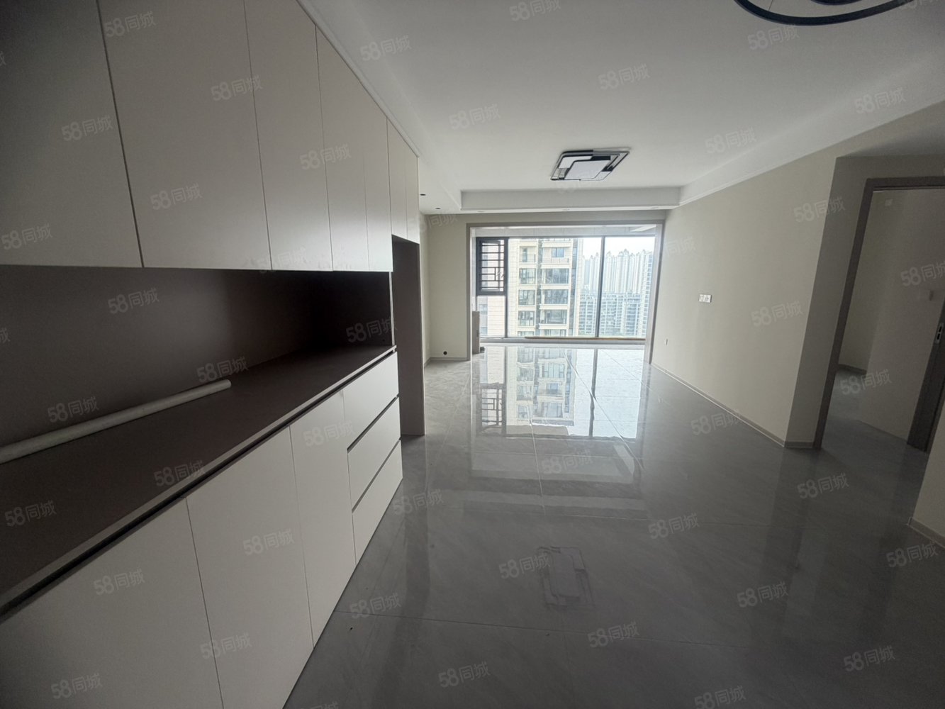 万达大都会公元3室2厅2卫115㎡南北70万