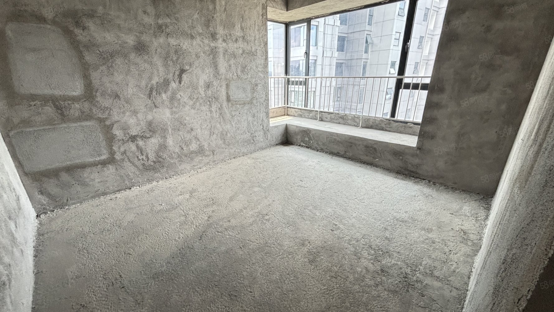 天秀湾5室2厅4卫254㎡南北268万