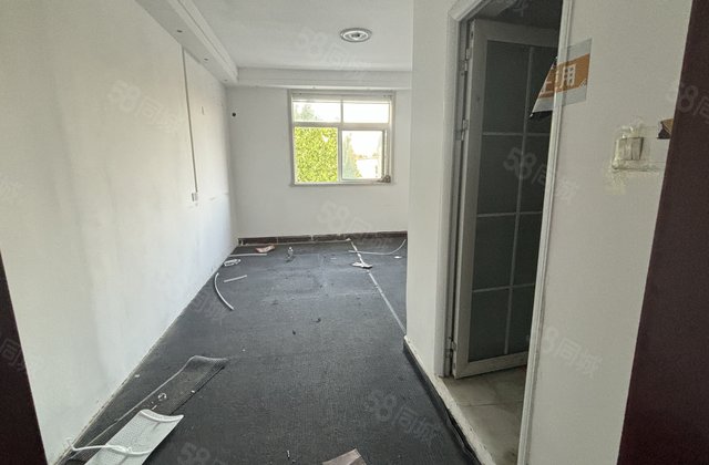 文轩  步梯三楼 学府花园  一室一厅