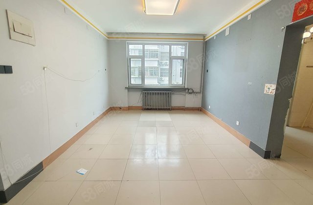 一中第二家属院  2楼边户  免大税   有钥匙