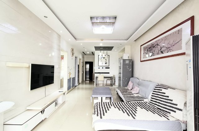 赠9万车位！东昌丽都 精装修两室两厅，免大税，全天采光。