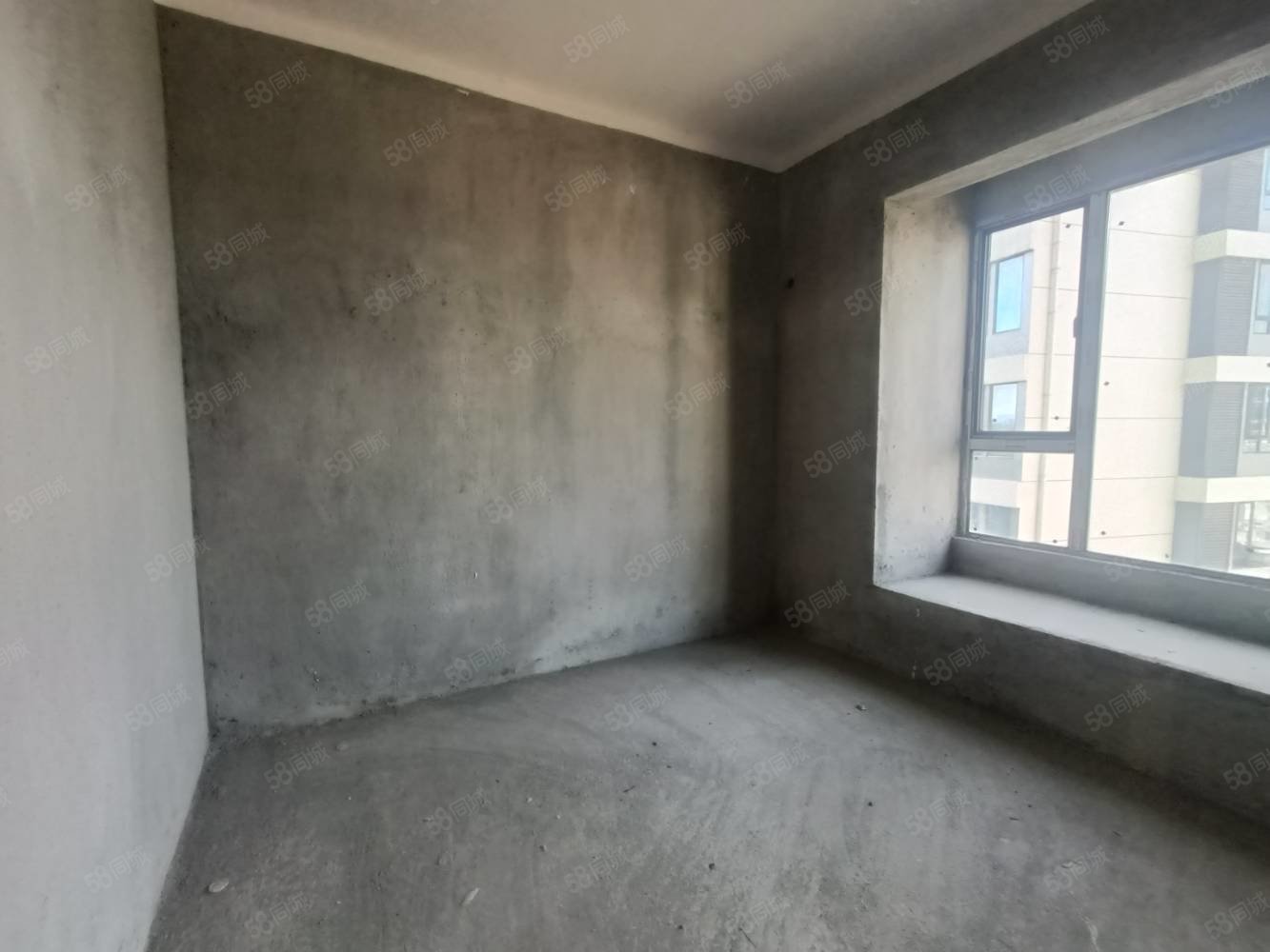 德和领秀广场4室2厅3卫180㎡南北160万