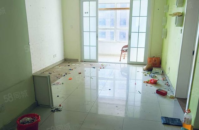 小三居 楼龄新 南北通透 商品住宅 居住密度低 中间楼层