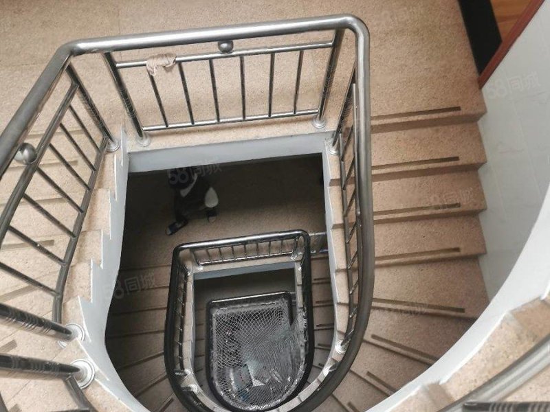 行政中心附近溜房, 出让 金鼎观湖