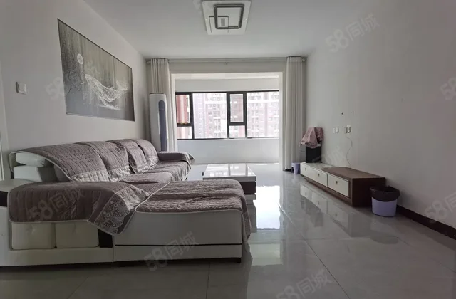 总高16层，双阳台双卫三叶草户型，126平110万带车位储