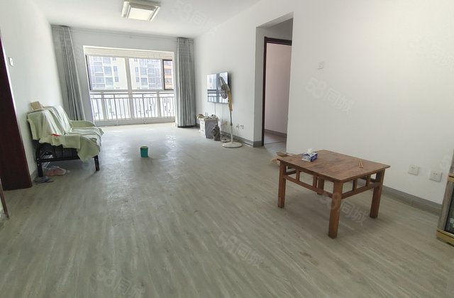 新东方龙湾一期 三室 双卫 好楼层 带车位 免大税 可按揭