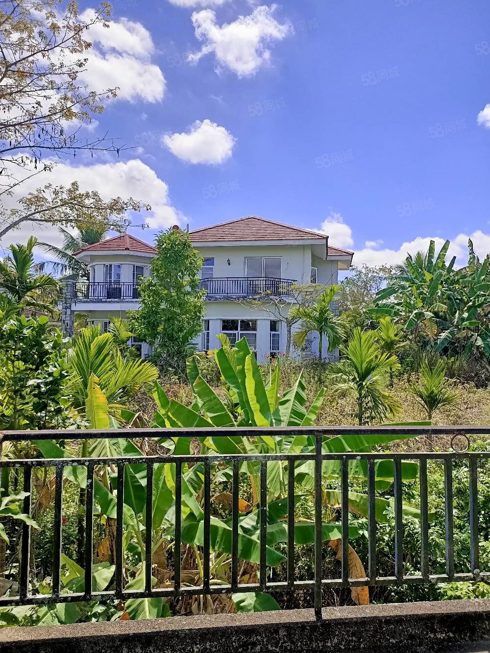 五指山别墅三层风景好小区环境不错