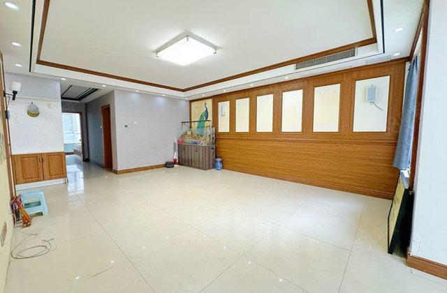 急售 低于市场价 月亮湾 137平精装 单价8干 免大税商品