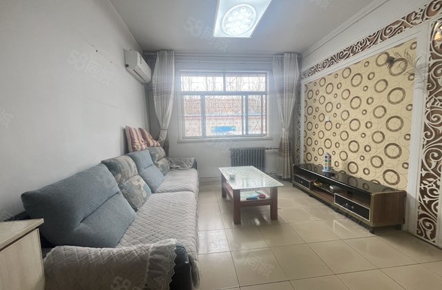 老文轩 外国语 柳园办事处家属院孝心一楼 三室两厅 方便停车