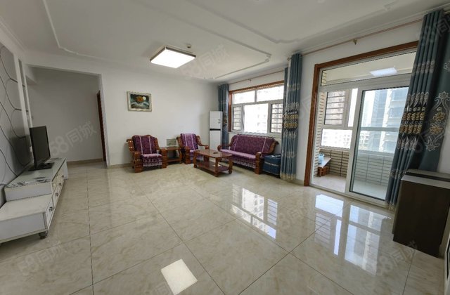 金柱绿城中间楼层三室两厅一卫118平 仅售95精装修