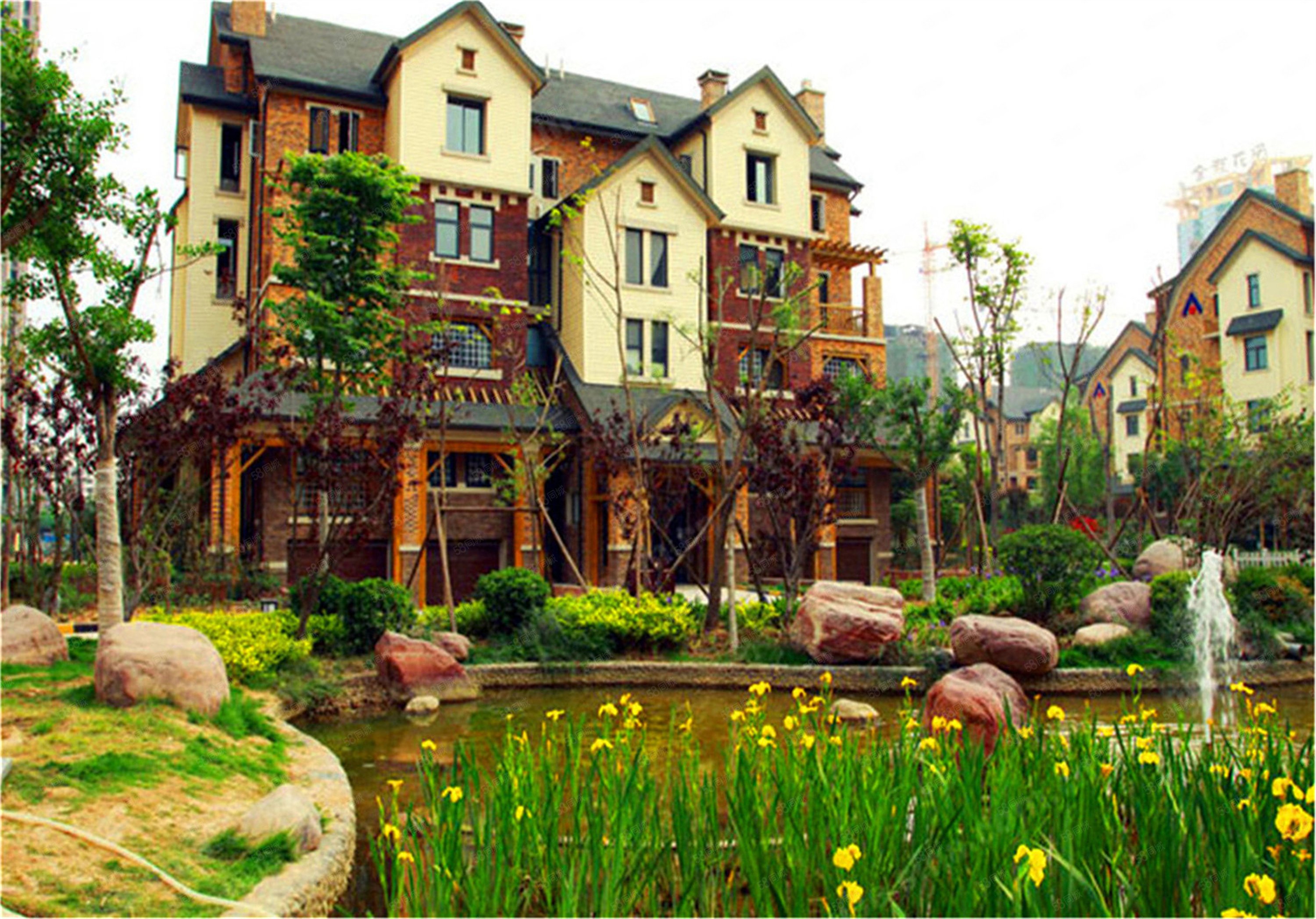 单价4900买大复式建业森林半岛小桥流水风景如画一中