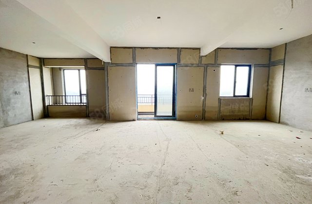 东方红郡桂圆5室2厅110㎡62.6万二手房图片