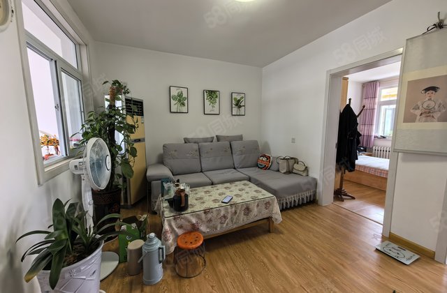 文轩本部一路之隔，龙山北区中间楼层3室看房方便