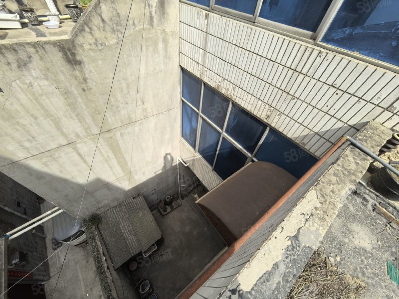 建设路158号小区4室3厅1卫190㎡南北26.8万