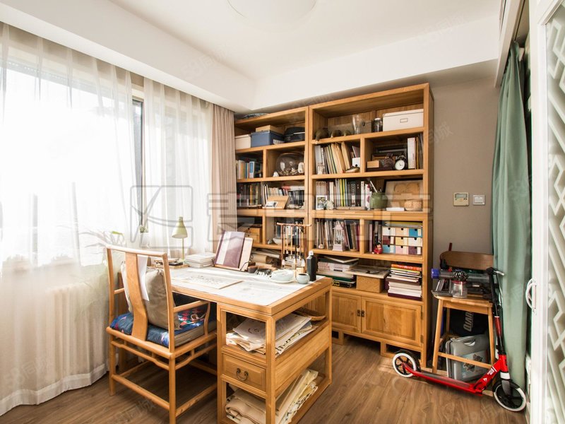 业主自主设计 客厅挑高4.8米 全落地窗 书香气息 观人工湖