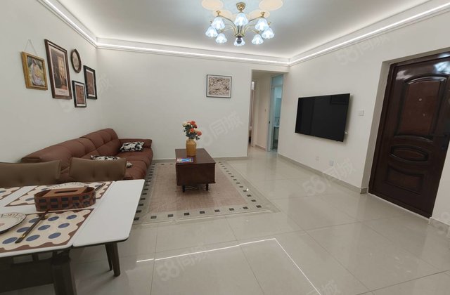 香格里小镇，电梯房，带车位储藏室，精装修，急售