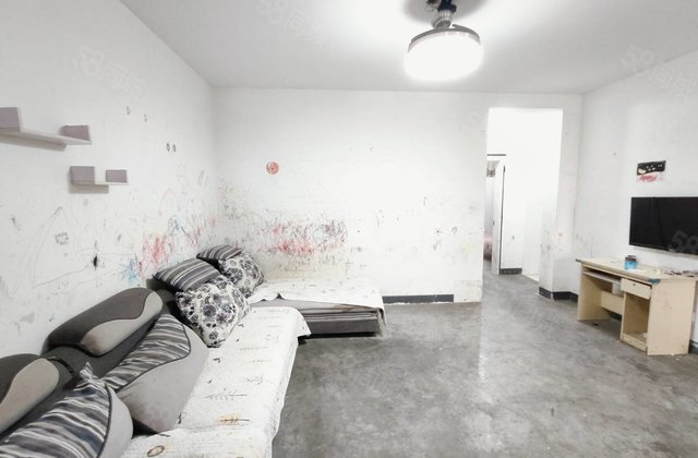 莲湖花园一楼带院！带车位储！可任意装修！万达 五中 水城