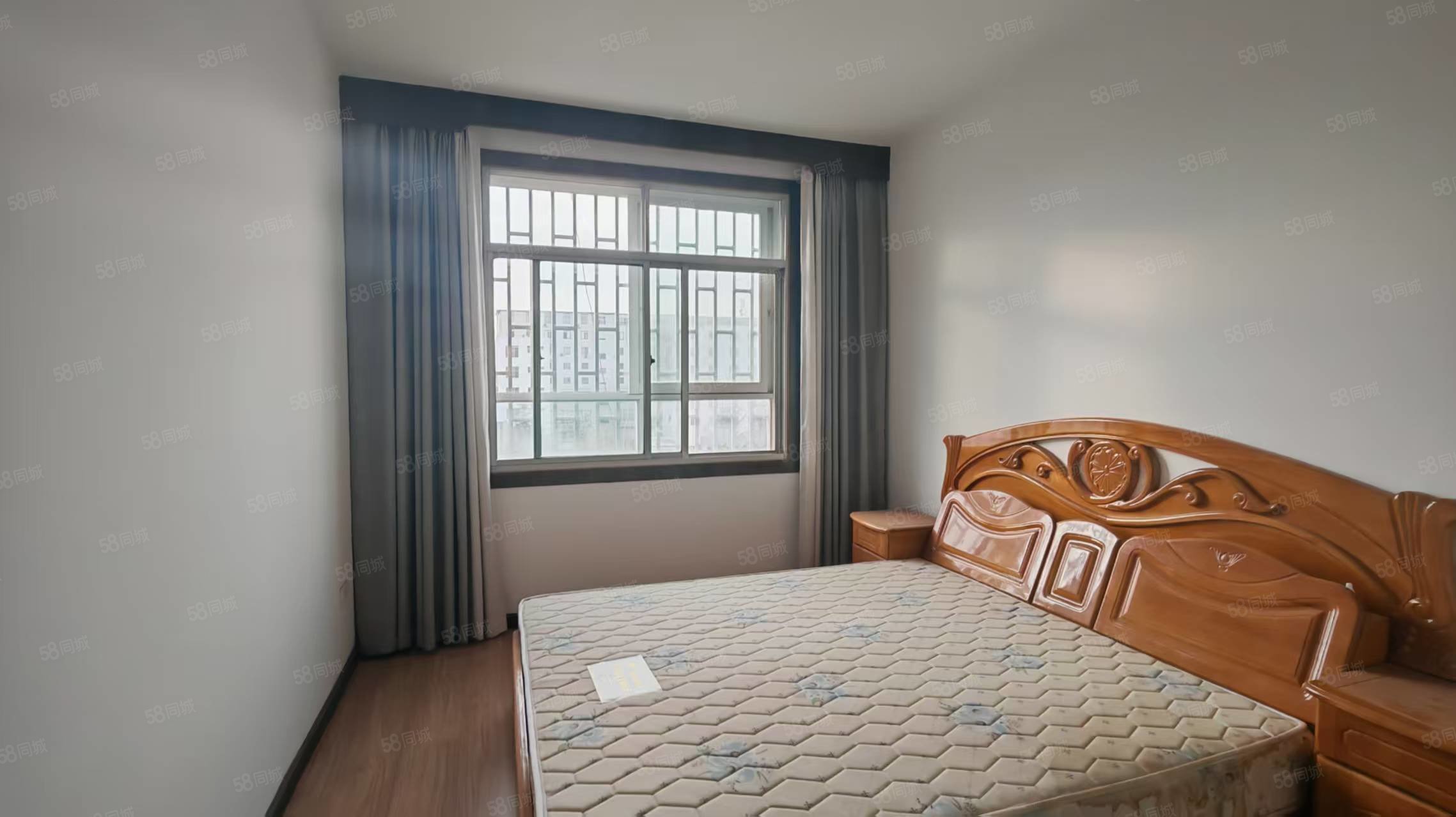 司法局家属区4室2厅2卫155.75㎡南北64万