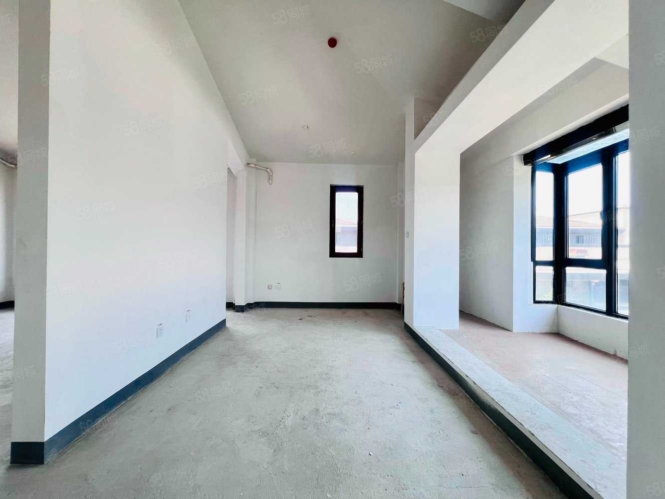 億城燕西華府(別墅)9室4廳8衛(wèi)596㎡南北2200萬