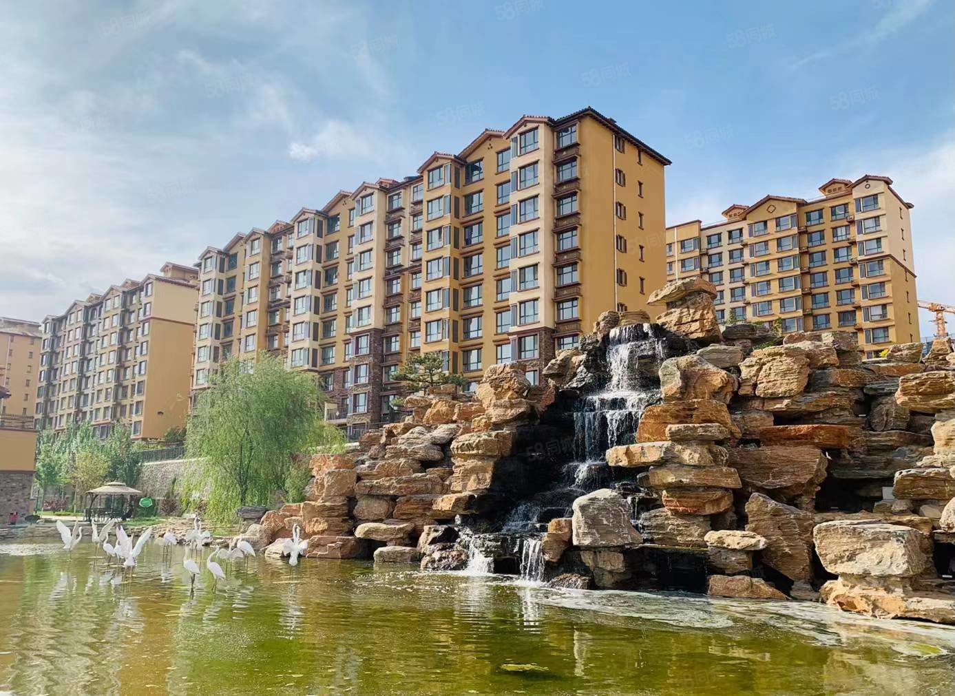 名爵滨河花园3室2厅3卫148㎡南北192万