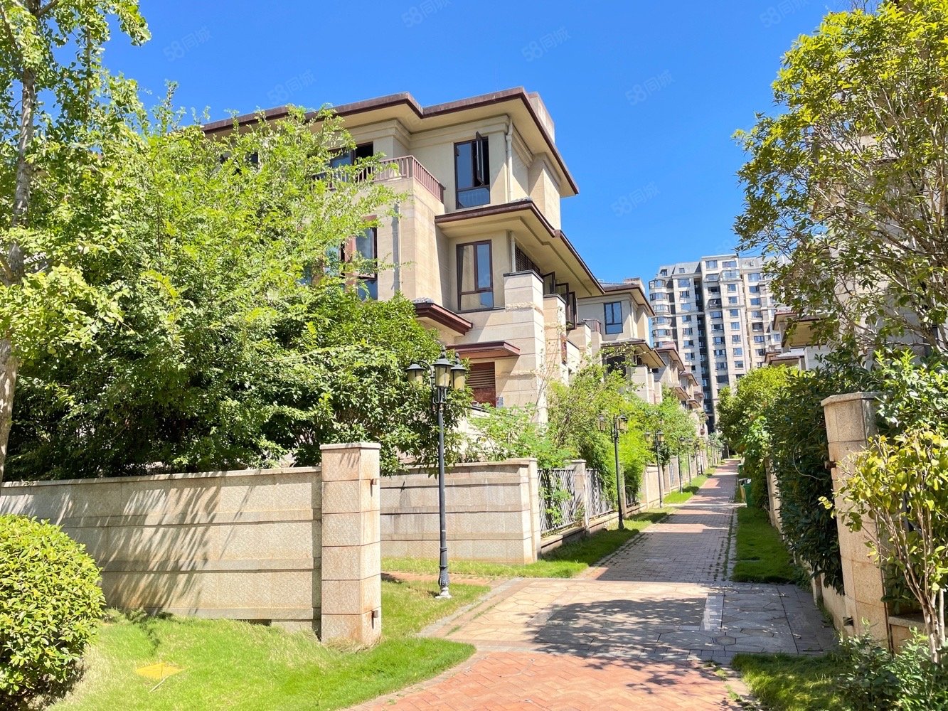 捡漏卢浮原著已做好改建430万共6个房双车位人车分流