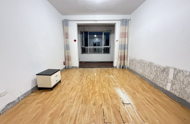 人民公园 大润发附近 购物方便 南北通透 小区新 双卫生间