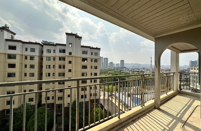 盛世盘龙4室2厅131㎡61.8万二手房图片