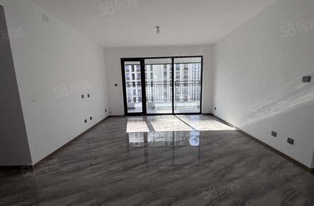 一实验，财信学府印象，四室带车储中层，采光无遮3  到校，急