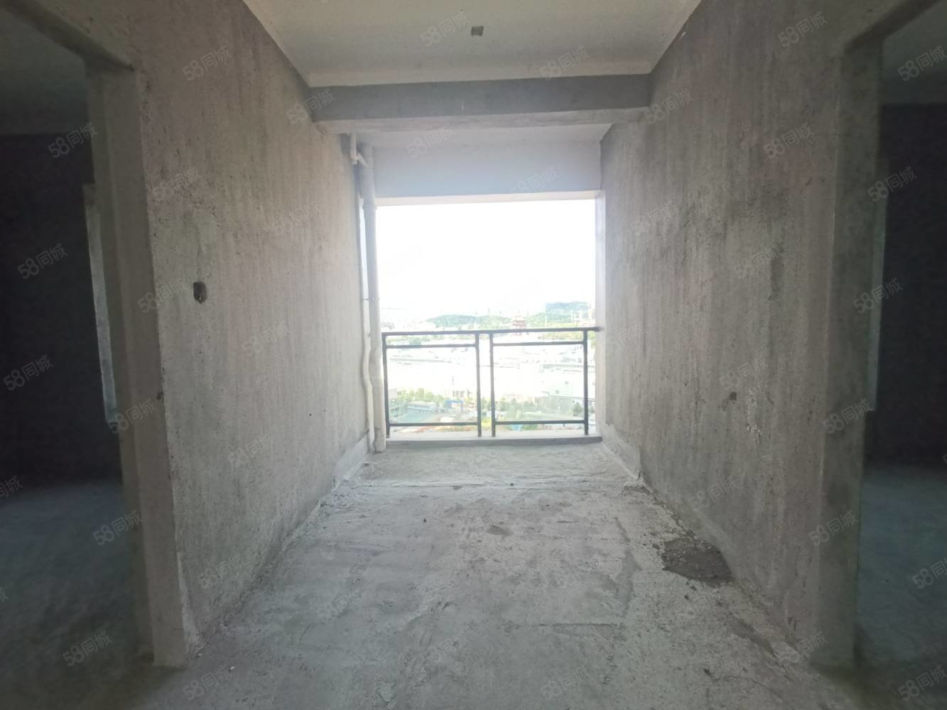 德和领秀广场4室2厅3卫180㎡南北160万