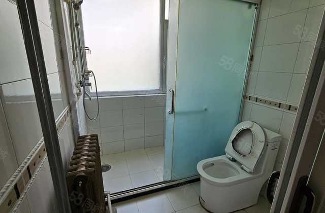 诚心出售  出门就是湖边   三室两厅两卫的全明户型