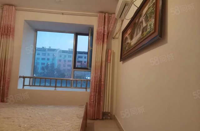 凤凰新城复试室内楼梯6个卧室送家具送阁楼送地下室价格可议