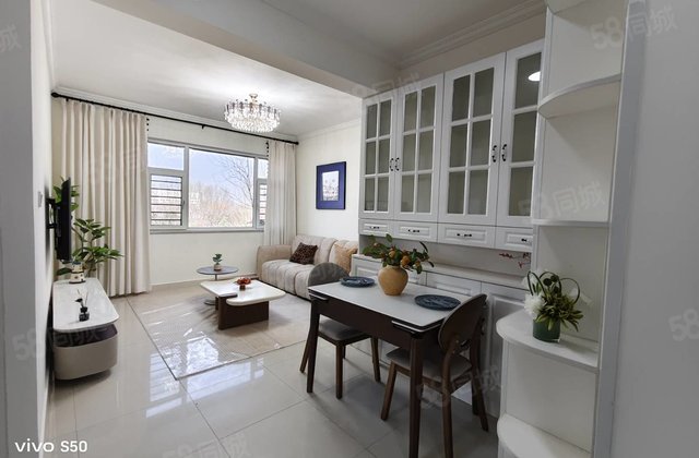 房东着急出售精装修送家具家电。电梯小洋房，总高11层。西边户