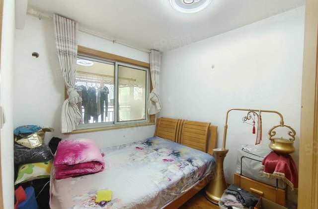 西湖馨苑 商品住宅 近医院 小三居 楼龄新 中间楼层采光好