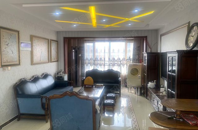 一品佳苑出行方便，双卫格局 三房 南北通透送家具