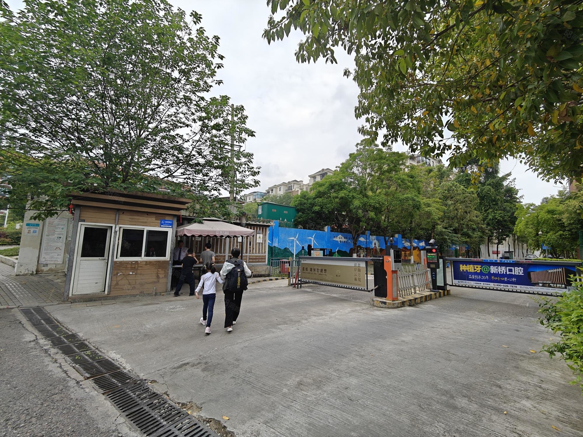 麓山印象 产权清晰 双卫格局 带电梯 临地铁 满五 精装修