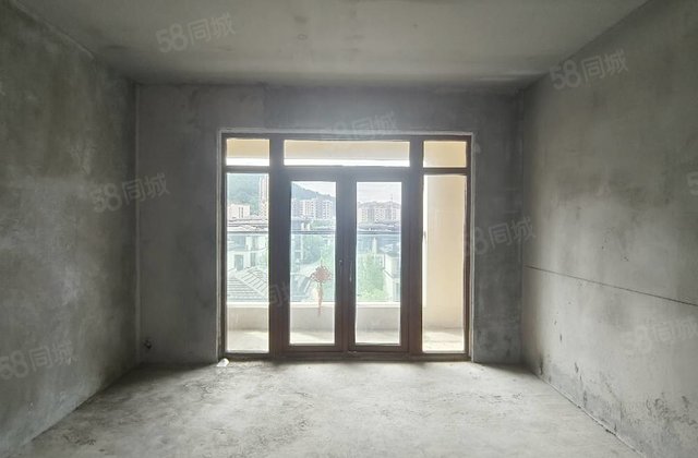 鸿坤花语墅4室2厅128㎡83.6万二手房图片