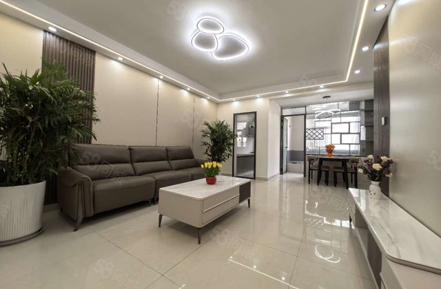 秀水苑 楼龄新 楼层好 小三房 精装可拎包入住 南北通透