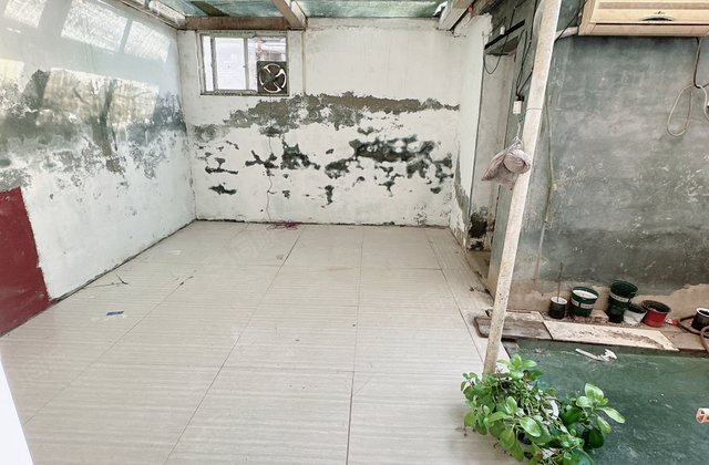 文轩 八中 单位家属院 一楼带院 好楼层 停车方便