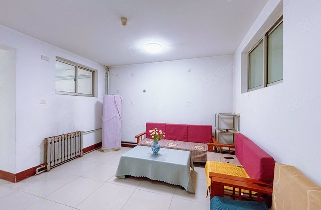 房子在市中心位置市医院大楼湖边铁塔香江好停车